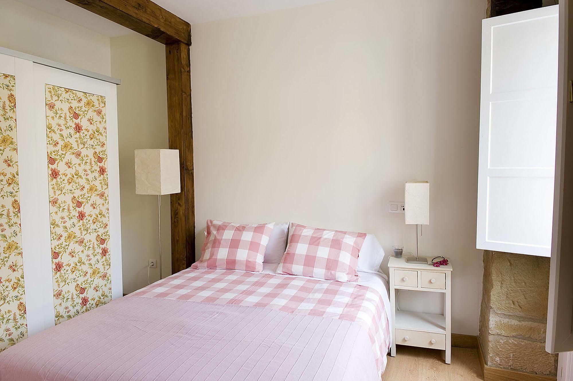 Apartamentos Turisticos Los Zapatos Morados Haro Ngoại thất bức ảnh