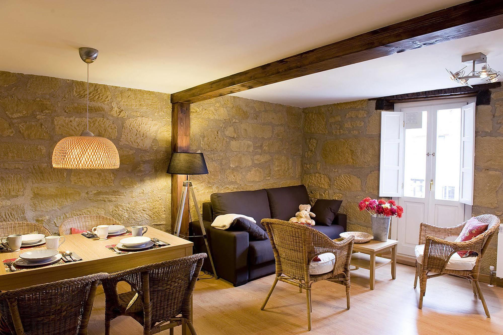 Apartamentos Turisticos Los Zapatos Morados Haro Ngoại thất bức ảnh