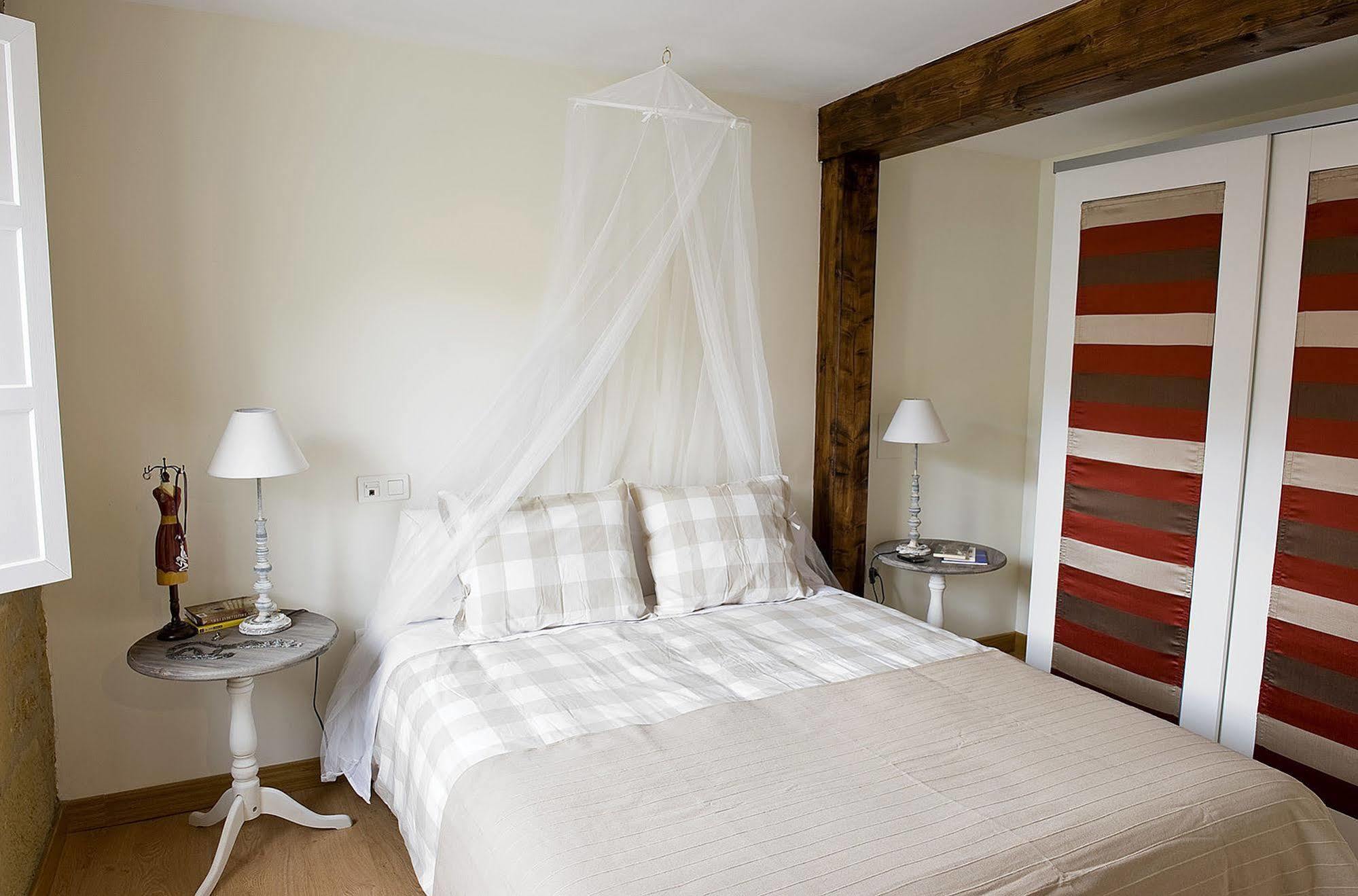 Apartamentos Turisticos Los Zapatos Morados Haro Ngoại thất bức ảnh